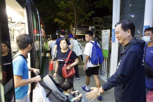 高雄輕軌延長末班車營運時間 昨晚順利上路