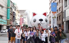 跟「港都認識王」深入鹽埕！從深夜微醺到市場早餐，體驗傳統與潮流交織的新風貌