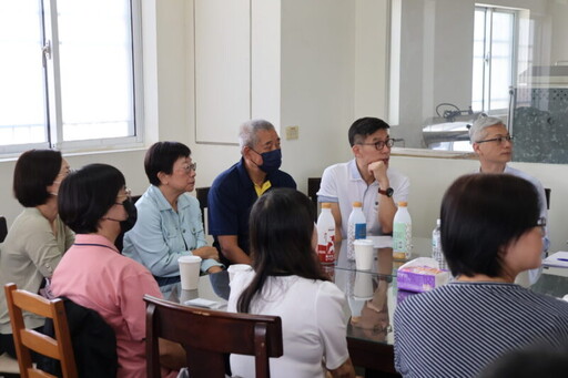 鍾佳濱考察國產乳品產業鏈 倡導保障本土酪農