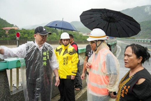 賴瑞隆前往六龜勘災 呼籲中央地方加速交通搶修及溪流治理