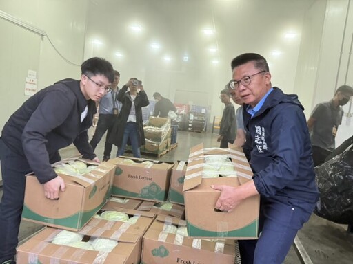 高市農業局調度物資 穿越風雨即刻送往山城