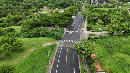 高市橋頭橋區新一路路面翻新 提升區域行車安全