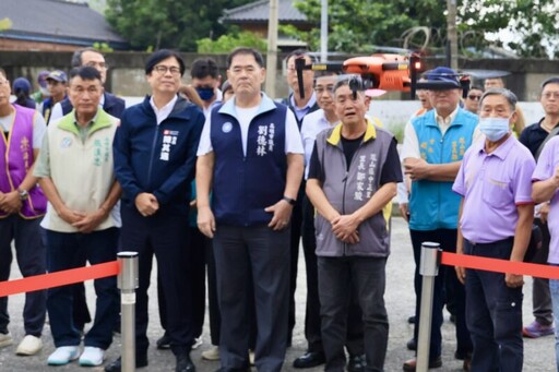 陳其邁視察民族及工協市場 無人機探查屋頂隱藏性孳生源