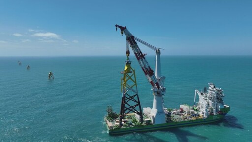 台船環海風電提前完工海龍計畫 環海翡翠輪成功安裝73座水下基礎