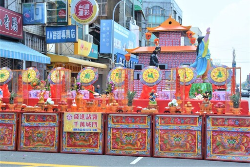 中元普度大手筆 1,500萬元現金堆砌諸羅城牆