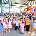 張耀中林園夜市舉辦水陸氣墊樂園現場充滿歡笑聲 允諾當選後將爭取地方特色遊戲場