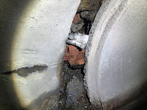 左營區蓮潭路龍虎塔前雨水下水道 9/1起施工 維持人行道及機車通行