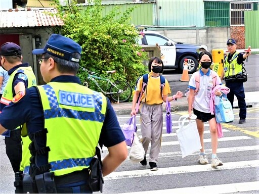 協助學童安全入校 南門警強化校園安全護童安心上學去