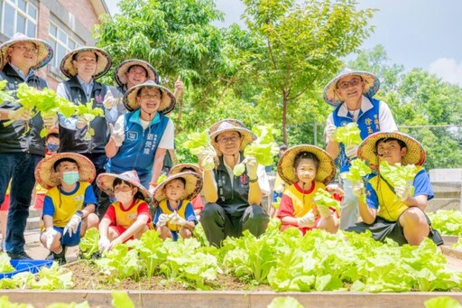 視察國中小免費營養午餐 提高補助堅持使用在地食材守護食安