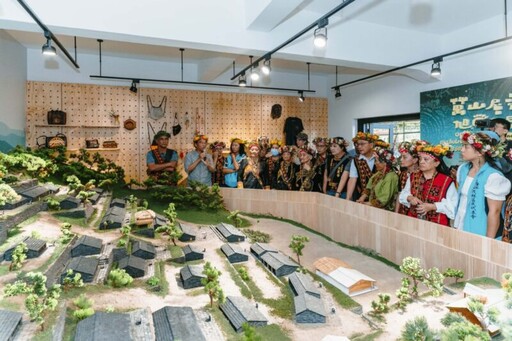 高雄萬山岩雕文化館揭牌啟用 「萬山層疊旭日東昇」特展 訴說百年族群故事