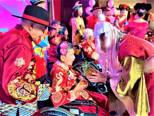 愛情故事綻放在金秋 華山長輩幸福鑽石圓夢婚禮