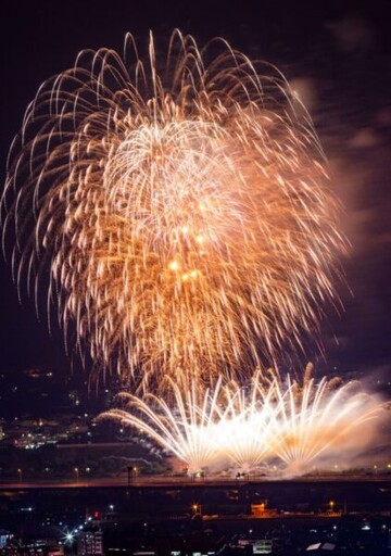 南投國慶煙火試放3分鐘 觀光工廠.餐廳全爆滿