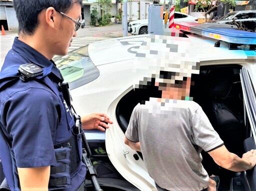 失智翁迷失街頭 八掌警關懷協助平安返家