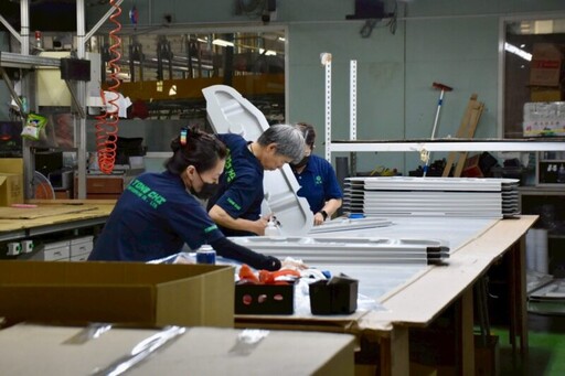 「通琦企業」打進航太國際供應鏈 中市經發局長肯定超大型模具設計製作能力
