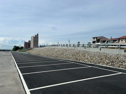 高雄旗山區觀光停車場啟用 中華路進出紓解假日車潮