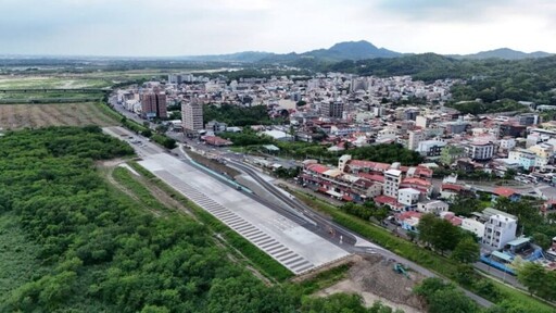 高雄旗山區觀光停車場啟用 中華路進出紓解假日車潮