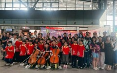 高鐵台南站音樂快閃 文化國小弦樂團展現演奏實力