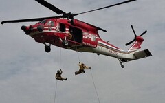 高雄市消防局直升機立體救災演練 警義消聯手強化救援量能