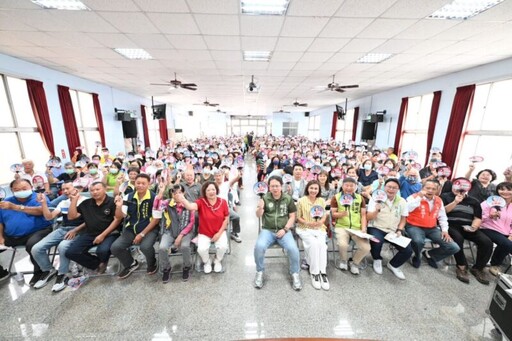 邱議瑩橋頭開講政策吸睛!敬老卡加碼與新生兒希望帳戶大獲市民肯定