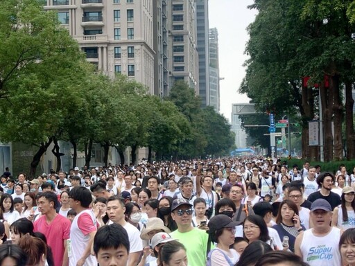 邊荷律應援第42屆「台中舒跑杯」 2.5萬名跑者盛大開跑