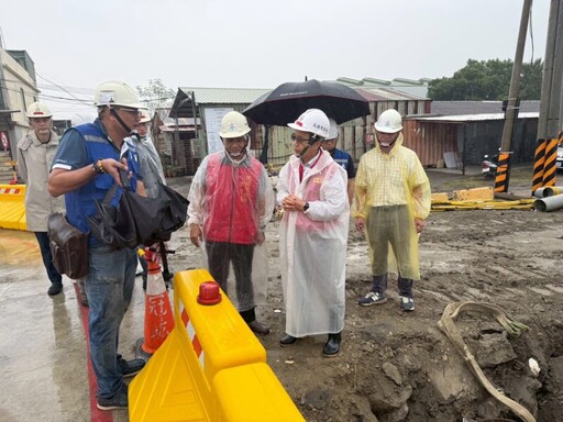 林欽榮副市長午後再赴仁武區八涳橋視察改建工程防汛應變