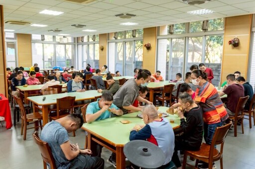 中華鳳山古寺聖王會力行公益 車輪餅飄香惠明教養院 盲生暖胃更暖心