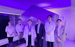 美國哈肯薩克癌症中心專家來訪高雄秀傳交流 ZAP-X 精準放射手術成焦點