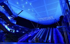 TWICE高雄世運主場館開唱 高捷攜手市府打造升級版藍色應援