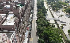 打造行人友善區 高市第一處「路段中實體行人庇護島」，相關工程正緊鑼密鼓施工中