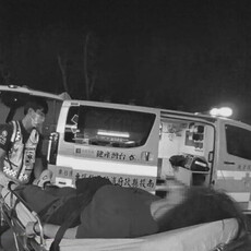 與男友吵架猛灌高粱醉癱超商 警即刻救援