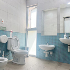 融合智慧管理、節能照明與通風良好等概念 高雄高工立體停車場榮獲績優公廁特優獎