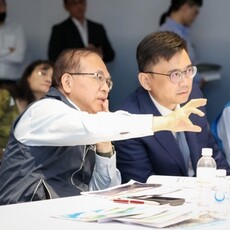 立委賴瑞隆率經委會考察亞灣區 關注經濟、交通百年發展