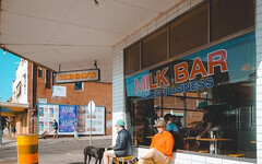 澳洲柑仔店「MILK BAR牛奶吧」變潮了！被淘汰的雜貨店重生為懷舊復刻新風貌