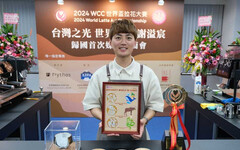 第一次代表台灣參賽就奪冠！28歲謝溢宸3個月苦練上萬杯、鑽研10年終成台灣首個世界盃拉花大賽冠軍
