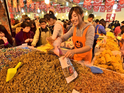 過新年辦年貨！充滿年味的儀式感 從年貨大街到電商平台無不搶年貨商機