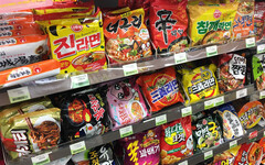 K-泡麵風靡全球！三養、農心爭搶湯底供應鏈主導權