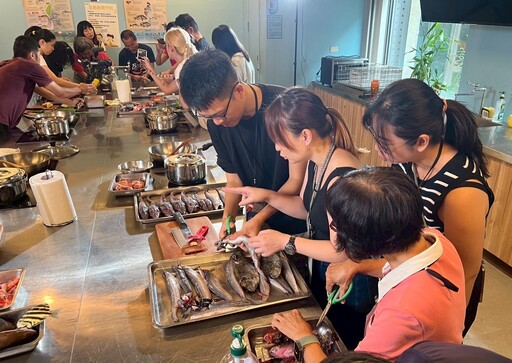 你吃的魚從哪裡來？灃食「海海人生」帶你逛市場、學料理
