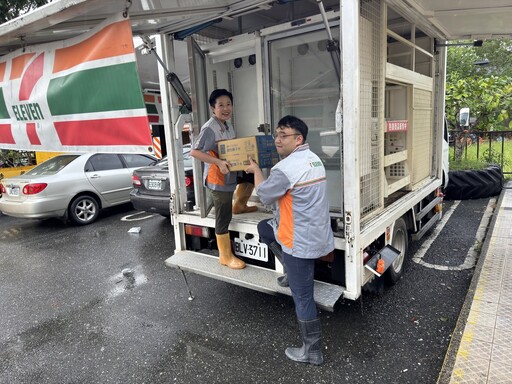 超商啟動花蓮光復洪災募款！全家、7-ELEVEN出動行動車與物資馳援災區