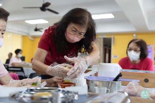 把牛奶車開進社區 嘉義市用一堂「起司DIY」喚醒長輩健康力