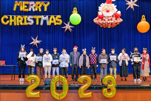 中國科大「112學年聖誕驚喜派對愛與歡樂分享」音樂會 師生同歡散播暖愛與祝福