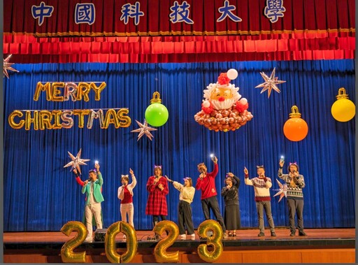 中國科大「112學年聖誕驚喜派對愛與歡樂分享」音樂會 師生同歡散播暖愛與祝福