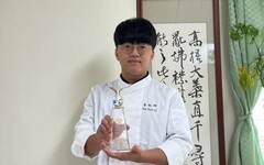 中華醫大餐旅系李帆畇獲頒全國技職風雲榜技職之光 18歲16張專技證照