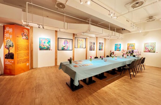 營造咖啡館藝文沙龍 「純粹時光」紫芹藝術個展即日起至竹市路易莎武陵店展出