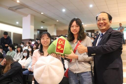 華醫為畢業生國考包中祈福 家長會校友會齊祝考生金榜題名