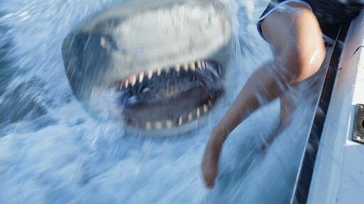 《逃出狂鯊島》暑期檔最驚心動魄的逃生之旅