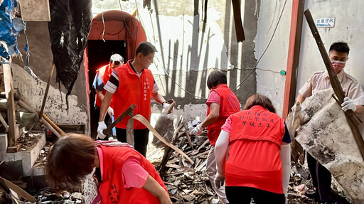 彰化榮欣志工傳愛 齊助凱米受災榮民眷清理家園