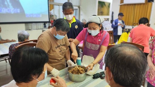 彰化榮家歡迎爸爸節與七夕 長輩讚不絕口古早味油飯