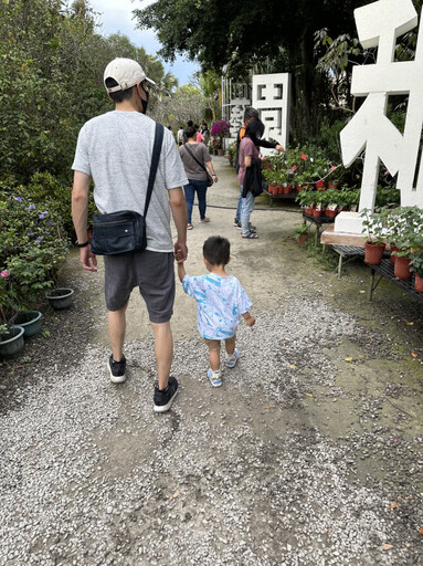 此時 爸爸育兒不缺席！ 中市府建構友善職場環境【 大成報記者蕭宇廷/臺中報導 】父親節即將到來，預祝勞工爸爸父親節快樂！為讓父母安心陪伴小孩成長，台中市政府勞工局指出，依性別平等工作法規定，勞工任職