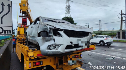 國道1號楠梓段雨天兩車相撞 3人輕傷幸無大礙