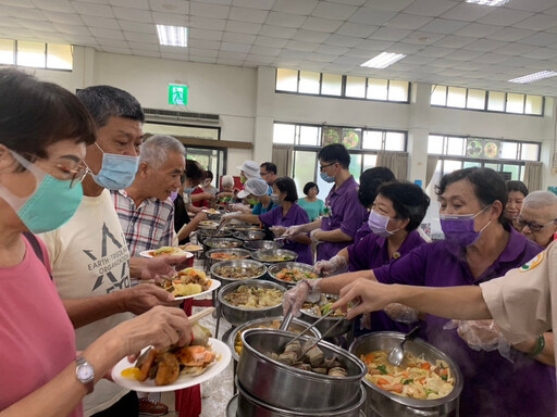 中彰榮家秋節會餐Buffet享佳餚 住民大讚新奇美味